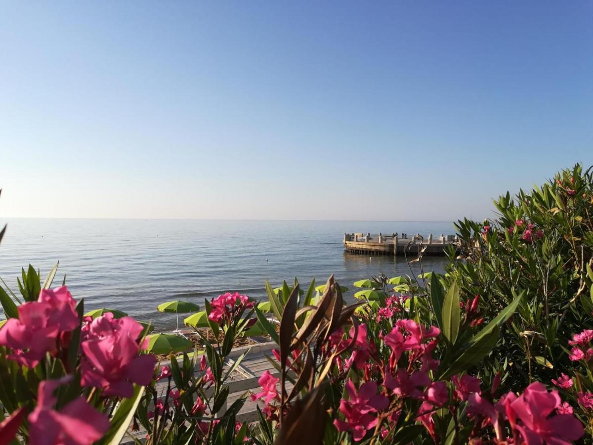 Sun Holiday Avola Bagian luar foto